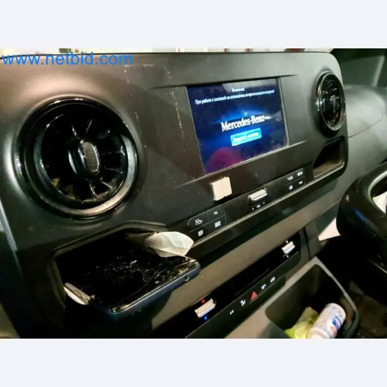 Transporteur van een pakketdienst-34