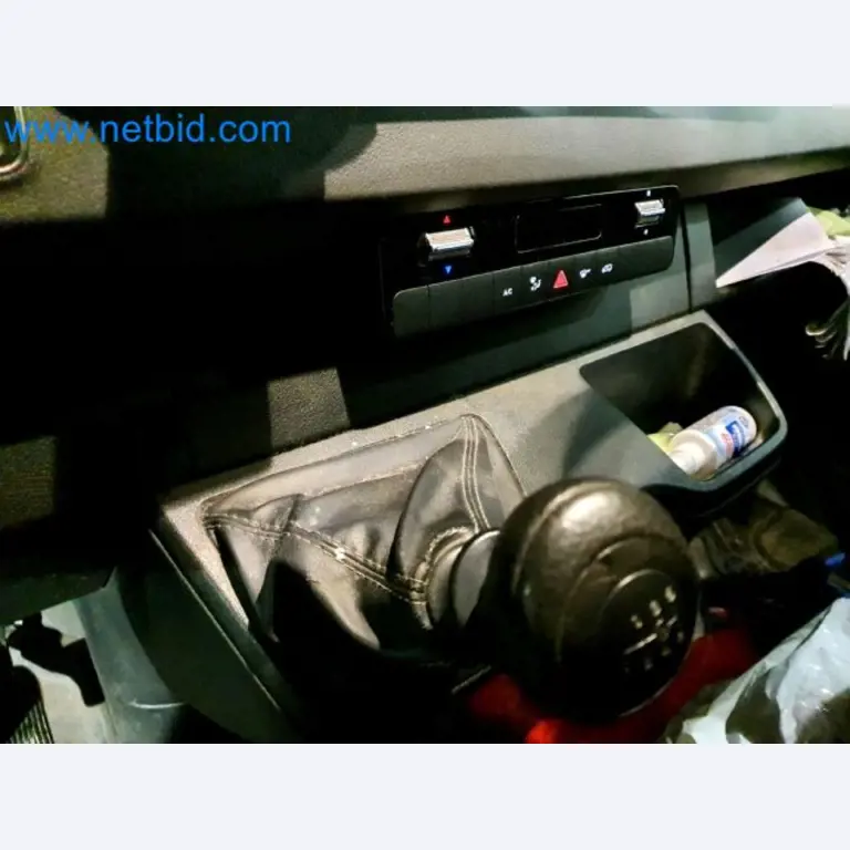 Transporteur van een pakketdienst-35