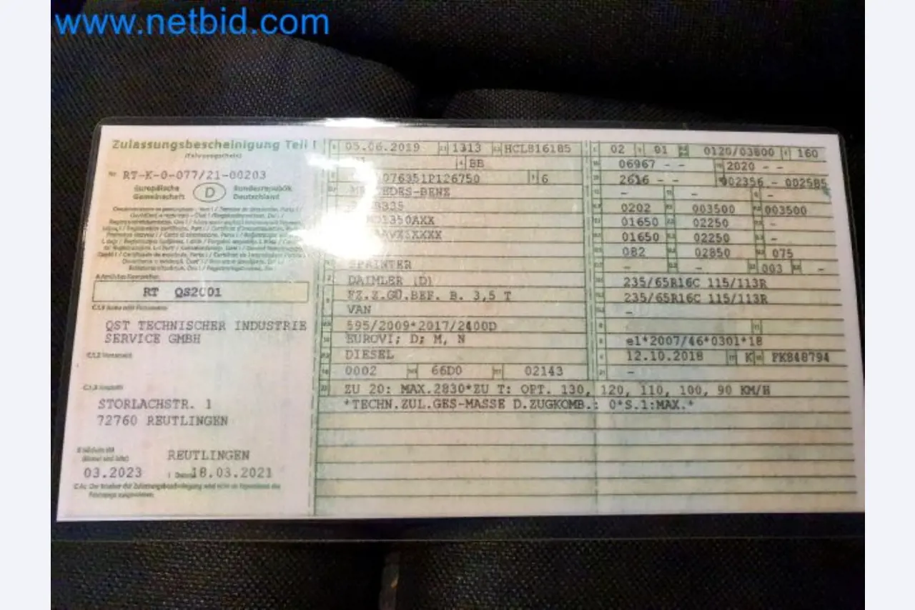 Transporteur van een pakketdienst-36