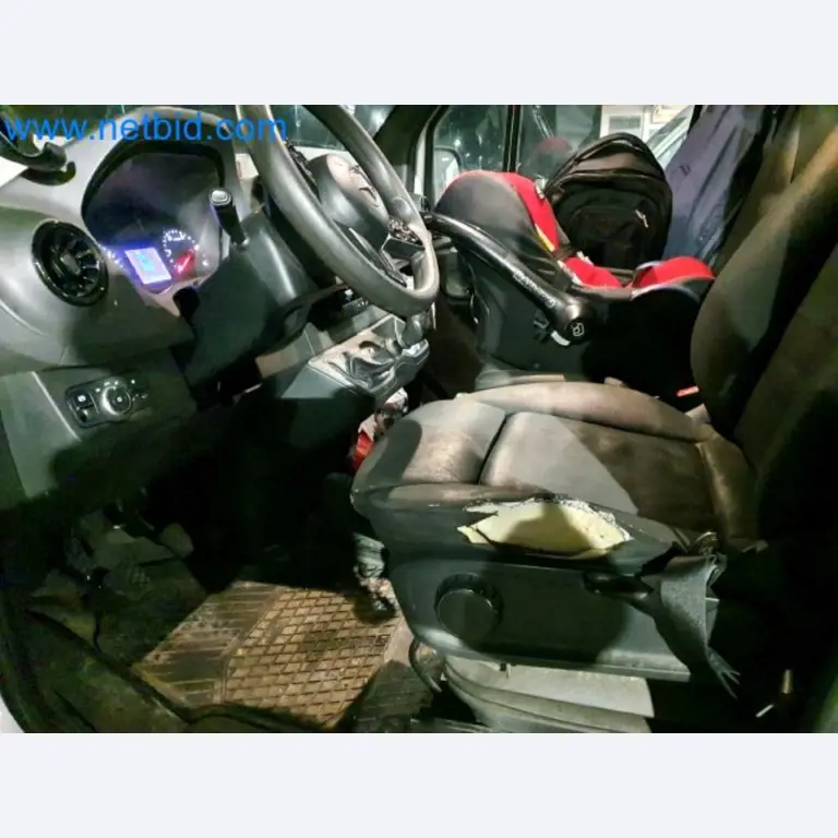 Transporteur van een pakketdienst-38