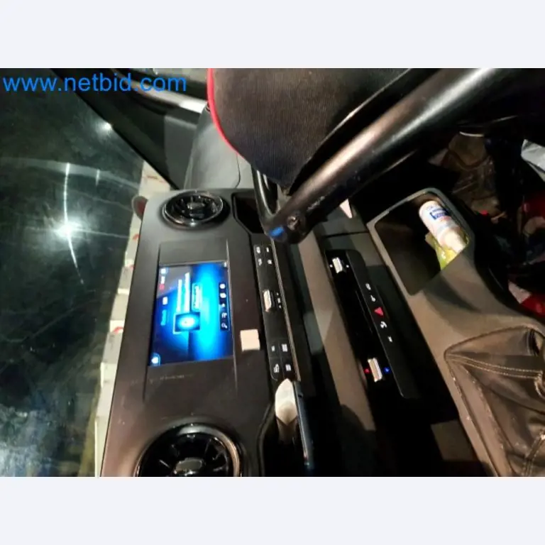 Transporteur van een pakketdienst-40