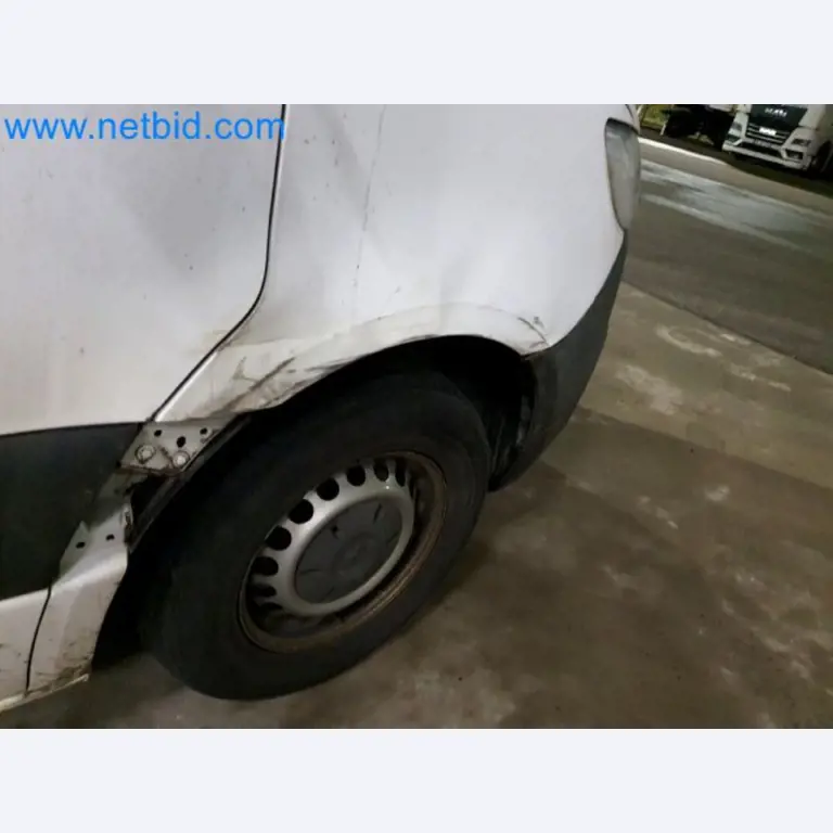 Transporteur van een pakketdienst-48