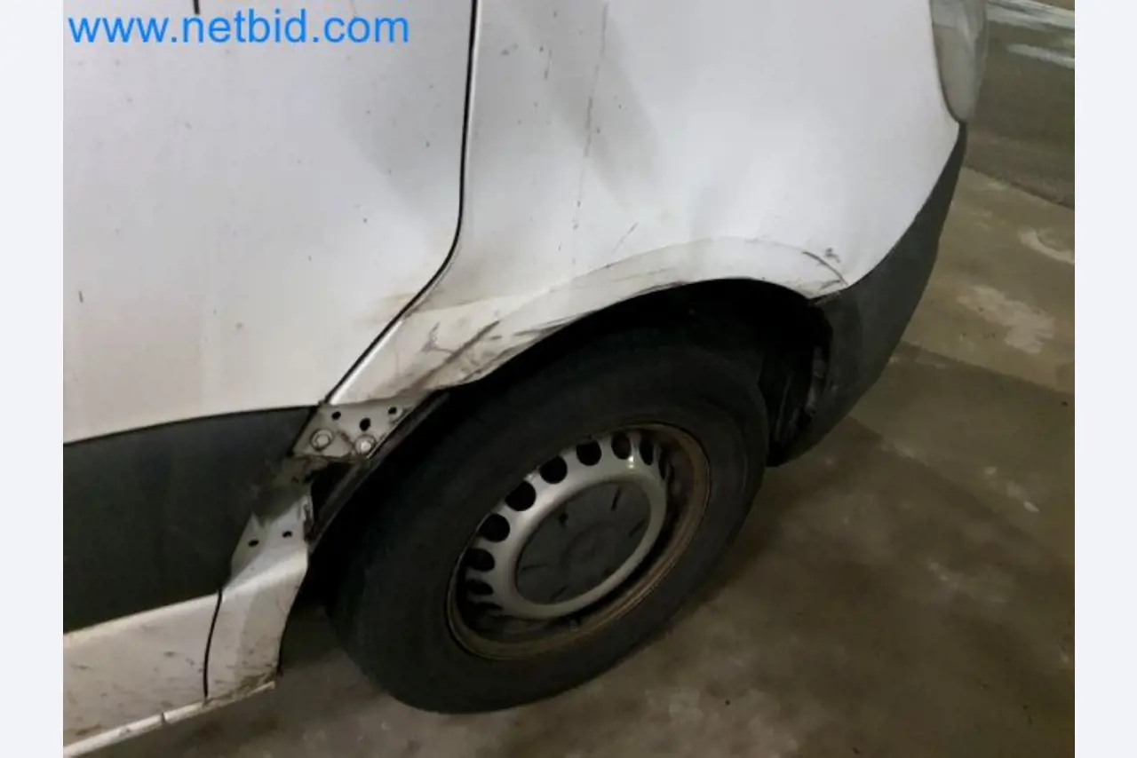 Transporteur van een pakketdienst-49