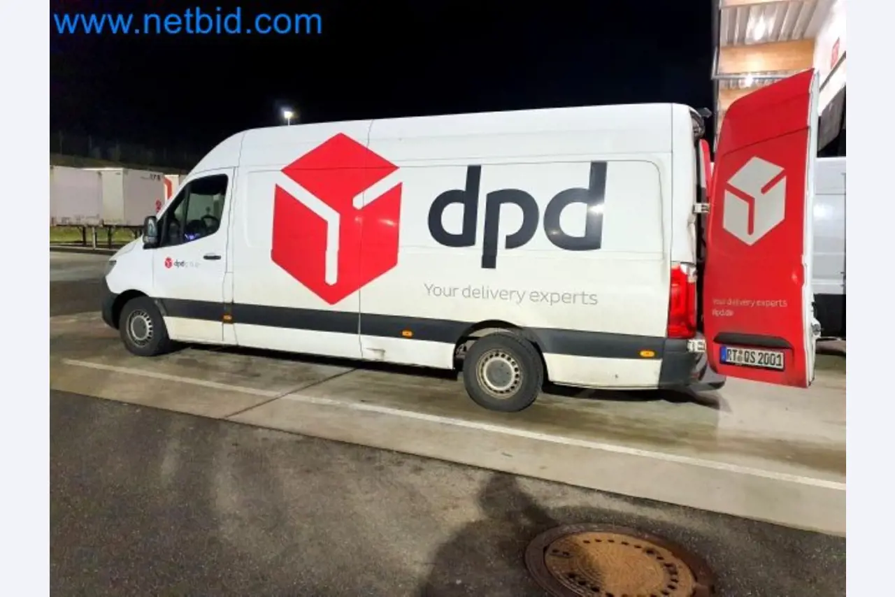 Transporteur van een pakketdienst-4