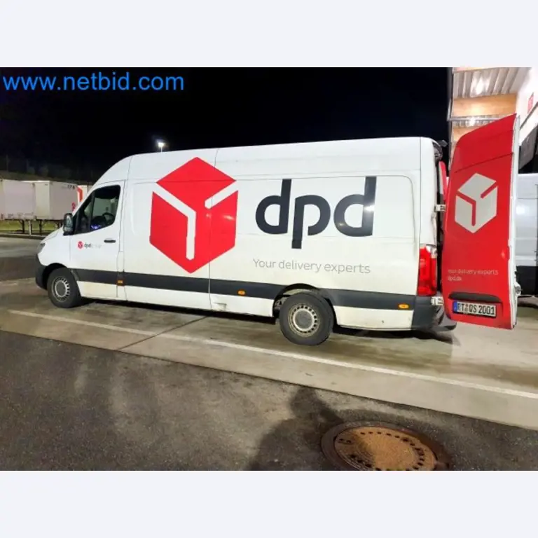 Transporteur van een pakketdienst-4