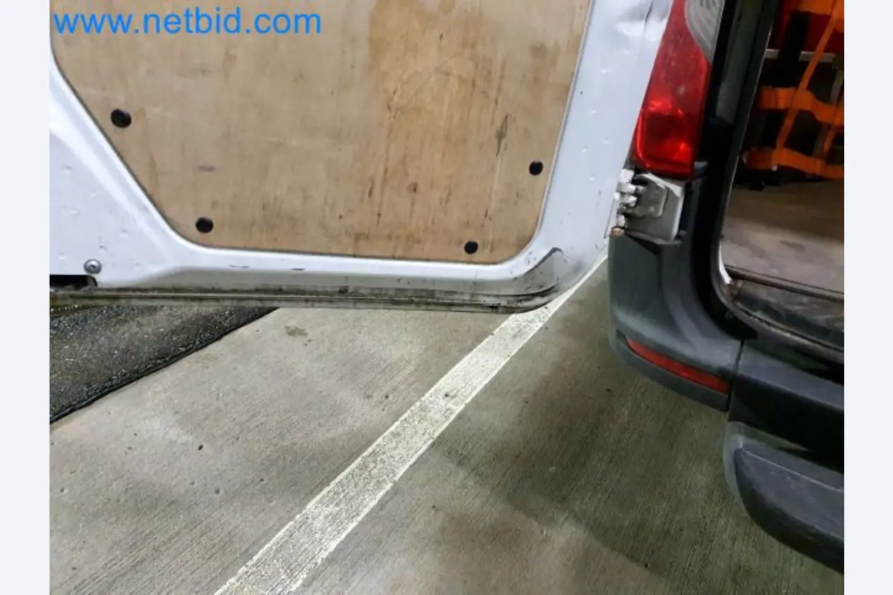 Transporteur van een pakketdienst-7