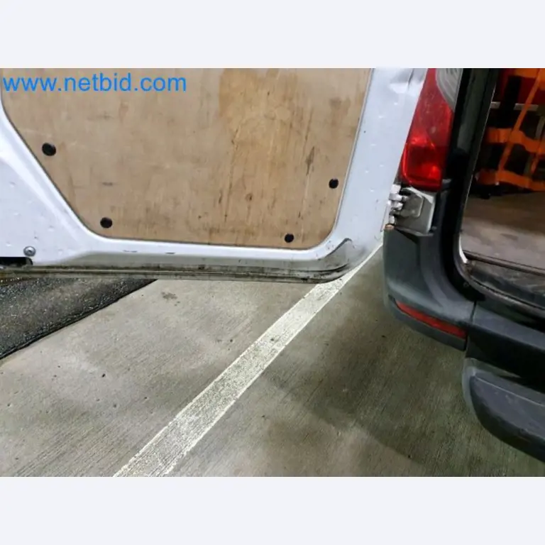 Transporteur van een pakketdienst-7