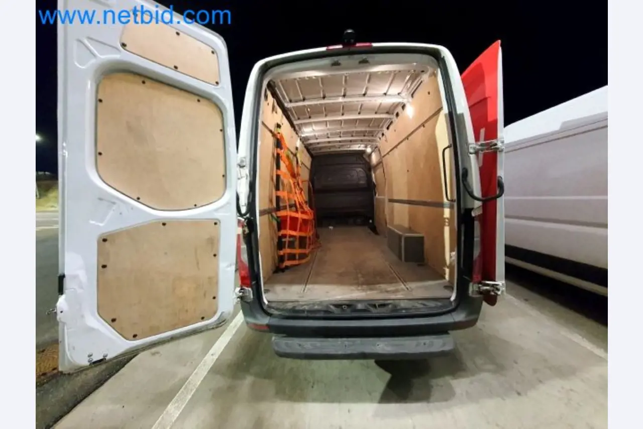 Transporteur van een pakketdienst-8