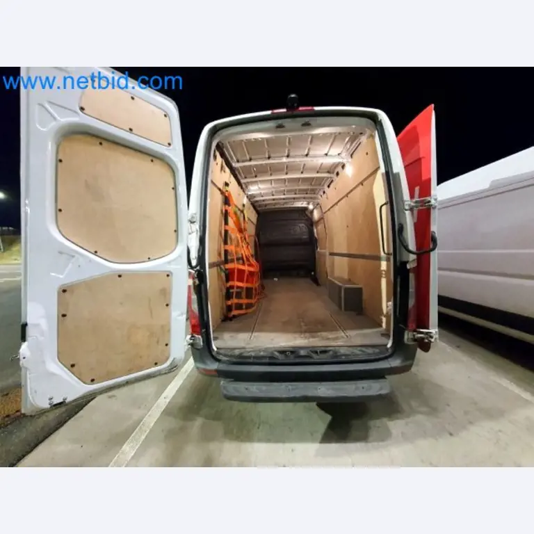 Transporteur van een pakketdienst-8