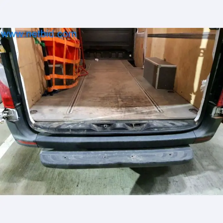 Transporteur van een pakketdienst-9