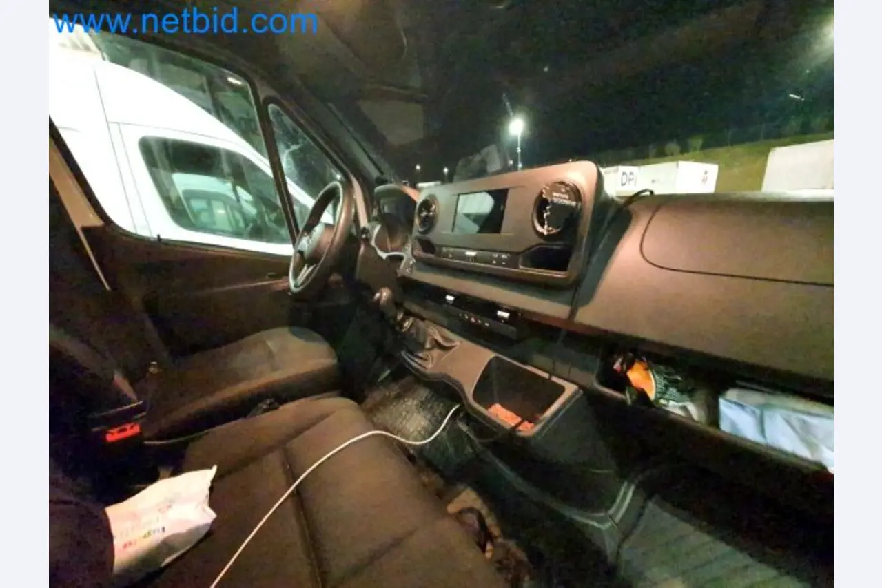 Přepravce balíkové služby-22