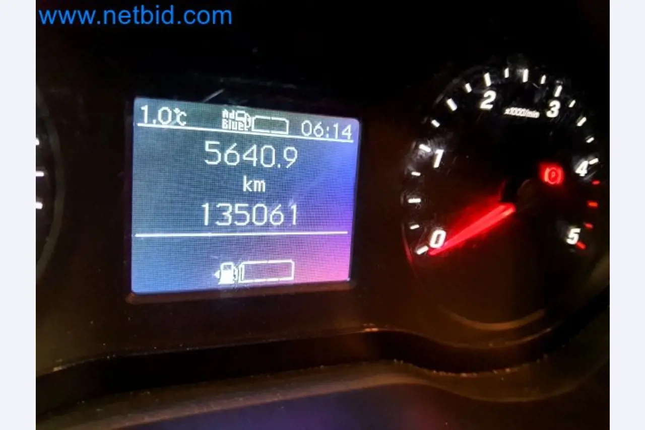 Přepravce balíkové služby-32