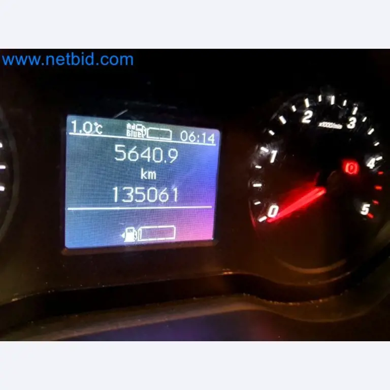 Přepravce balíkové služby-32