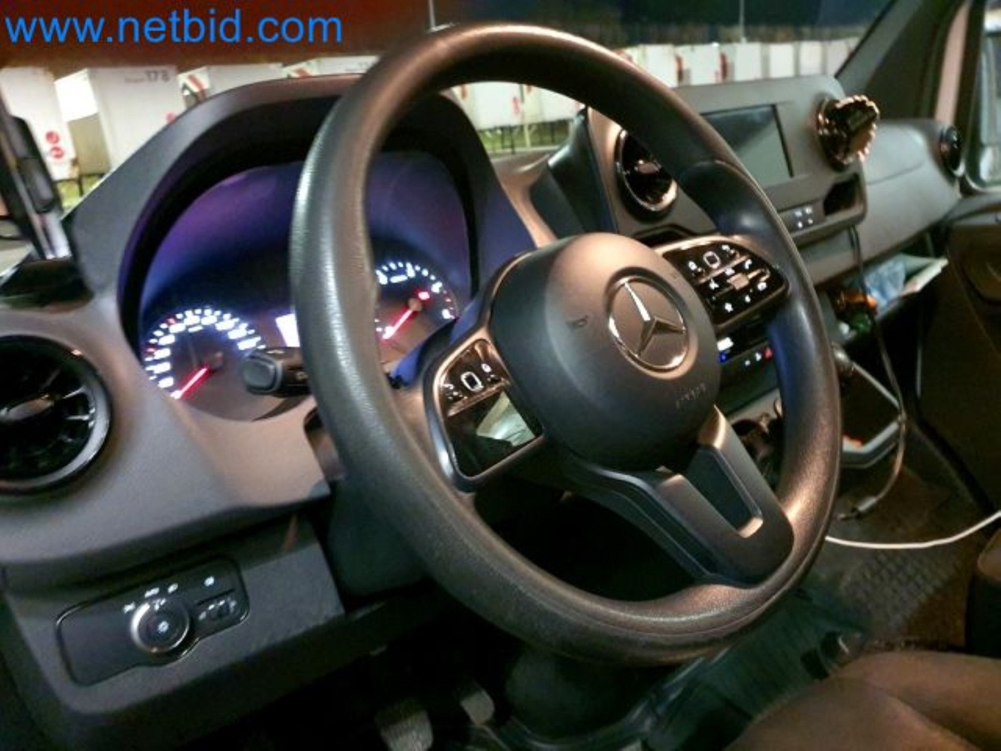 Przewoźnik paczek-33