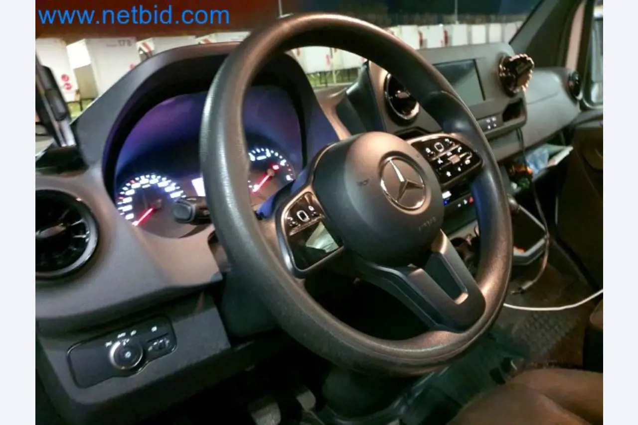 Přepravce balíkové služby-33