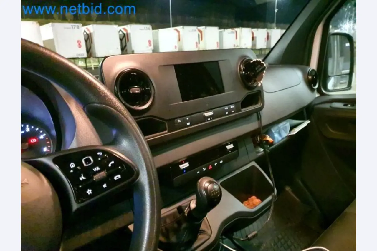 Přepravce balíkové služby-35