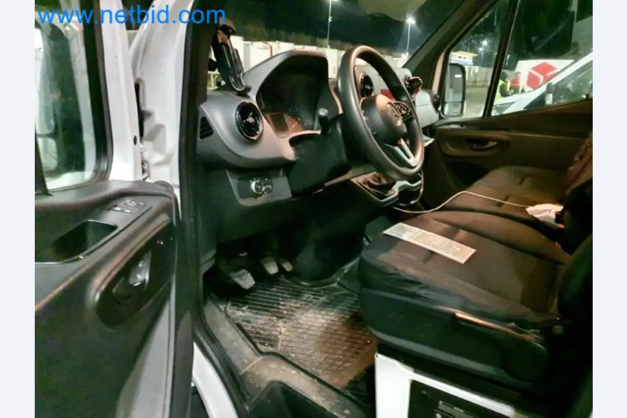 Přepravce balíkové služby-40