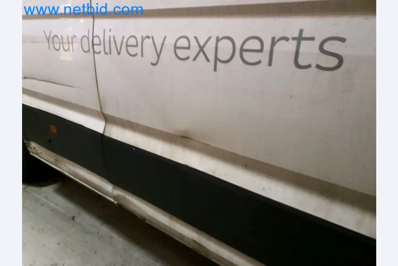 Transporteur van een pakketdienst-15