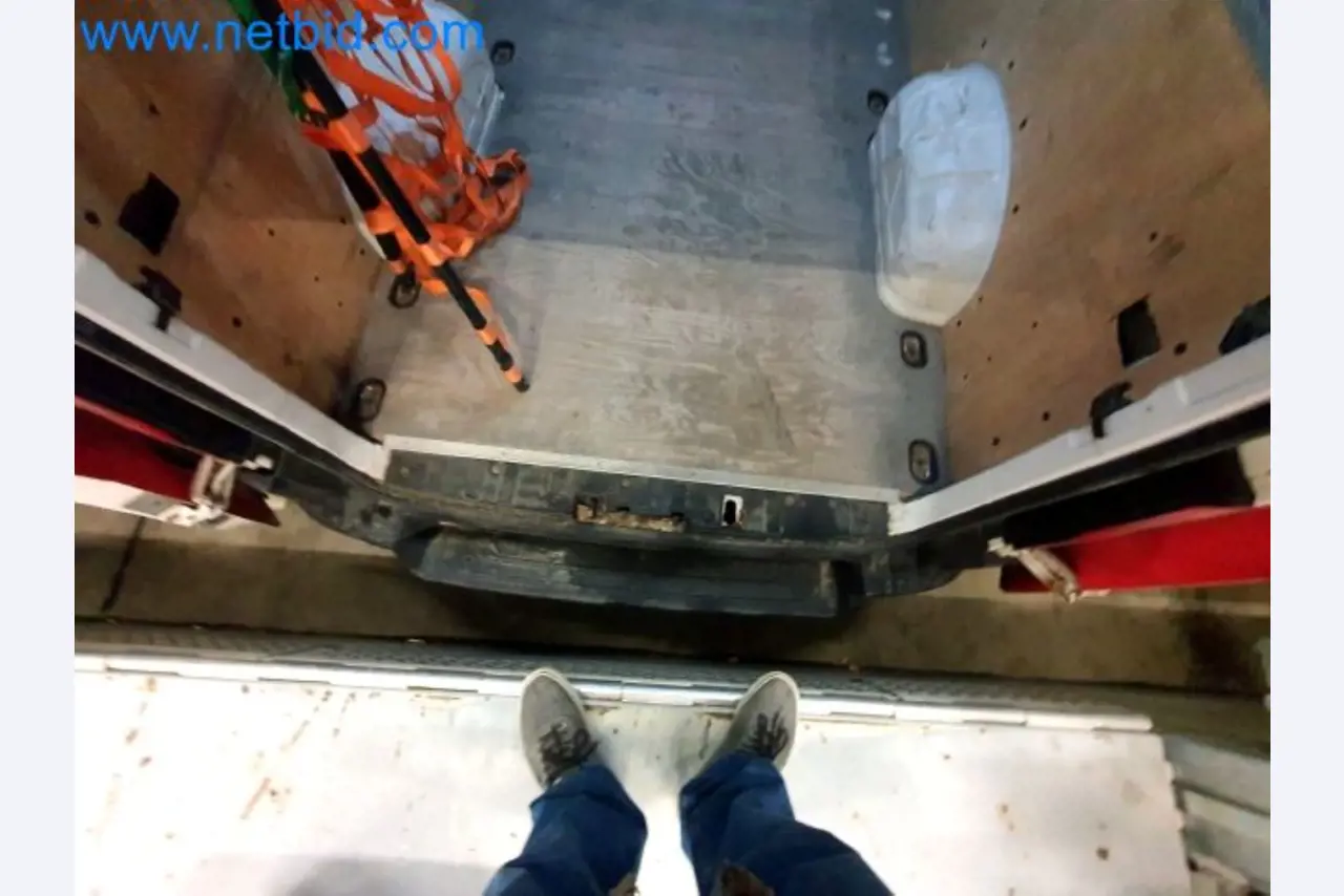 Transporteur van een pakketdienst-21