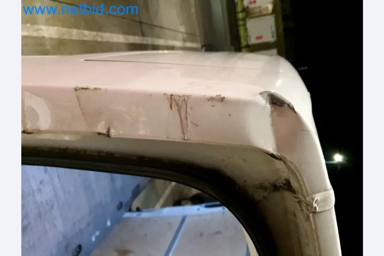 Transporteur van een pakketdienst-24