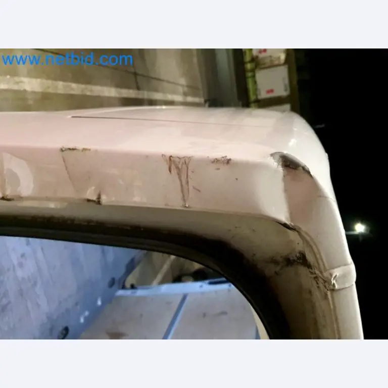 Transporteur van een pakketdienst-24