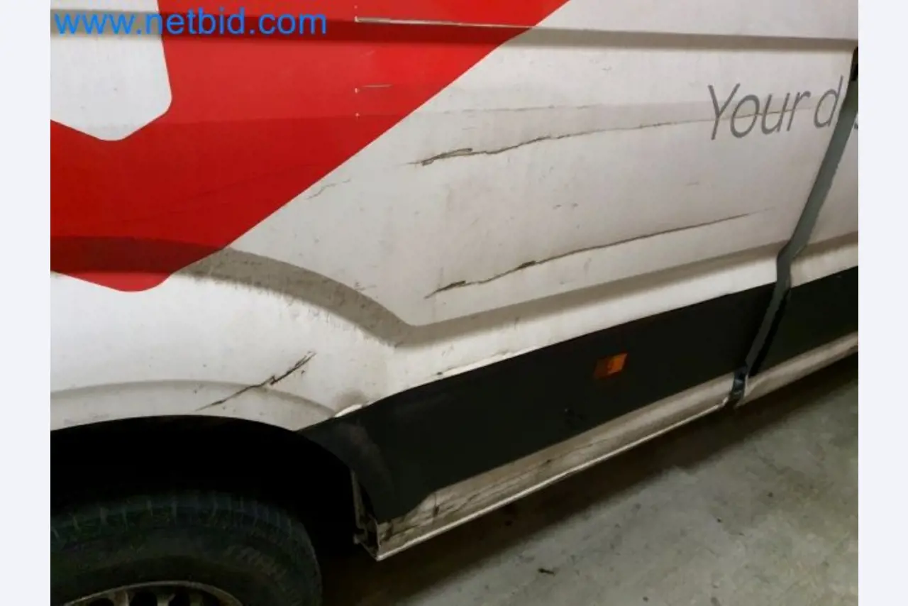 Transporteur van een pakketdienst-27