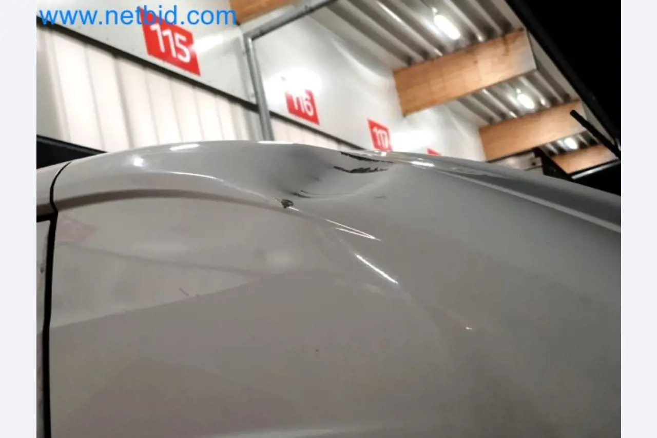 Transporteur van een pakketdienst-33