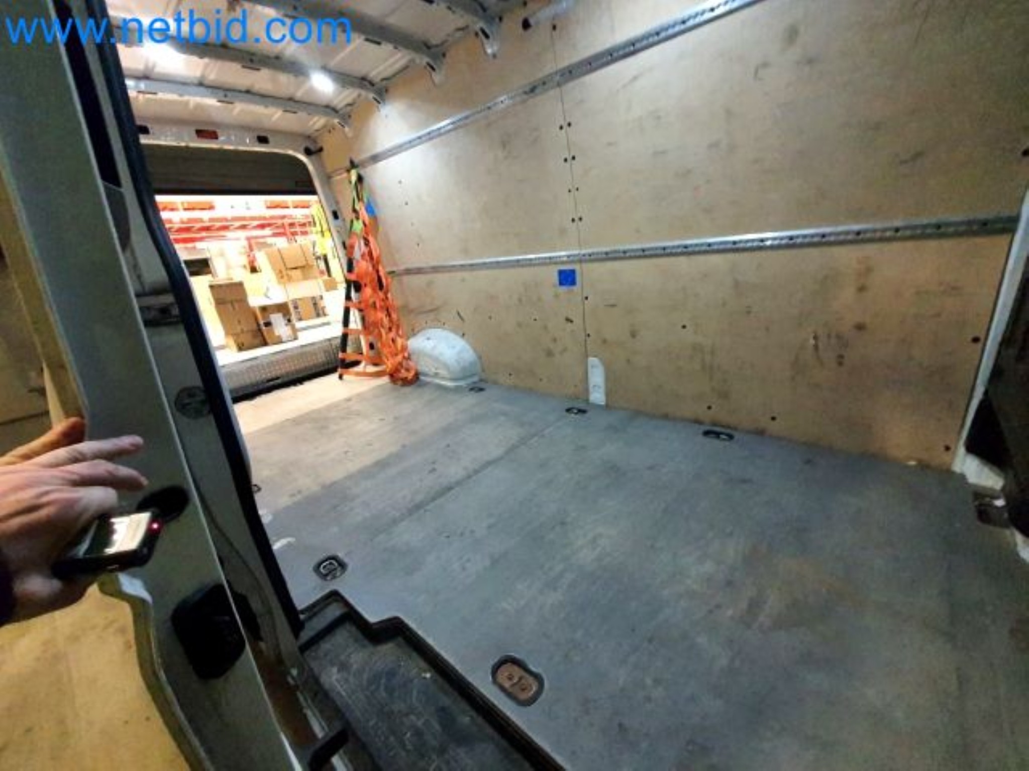 Przewoźnik paczek-46