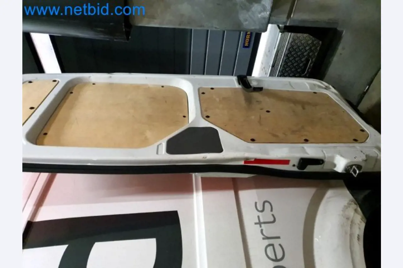 Transporteur van een pakketdienst-7