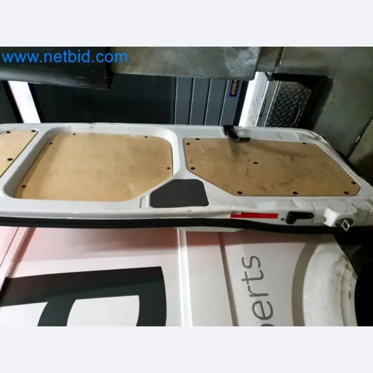 Transporteur van een pakketdienst-7