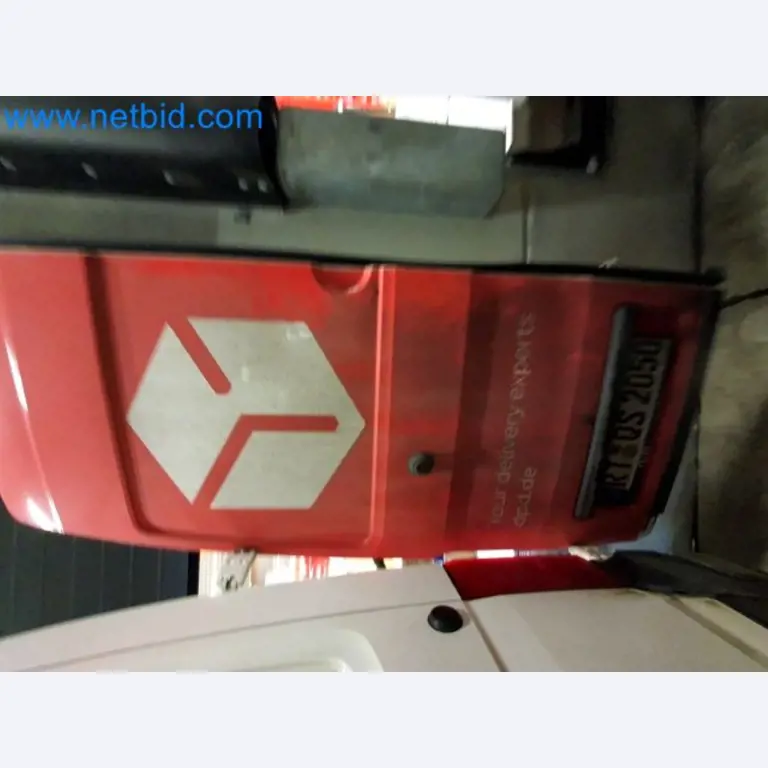 Transporteur van een pakketdienst-8