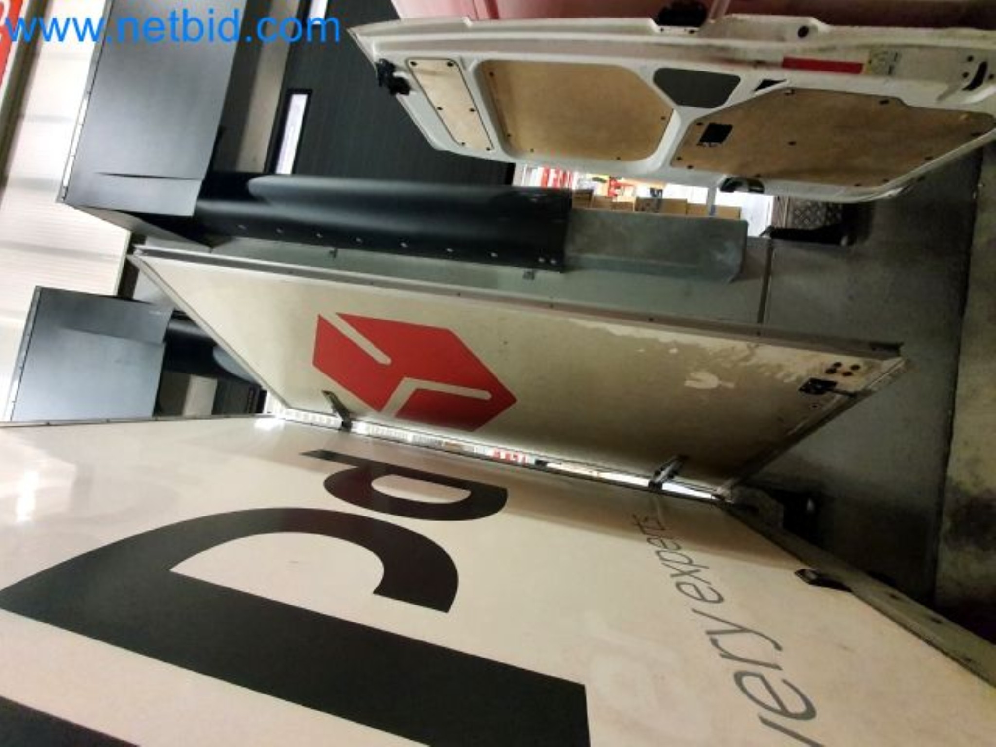 Przewoźnik paczek-13