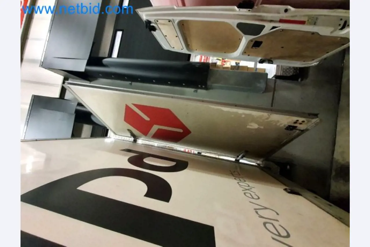 Přepravce balíkové služby-13