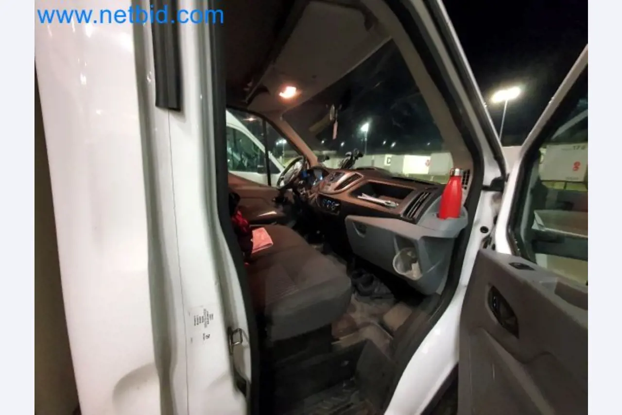 Přepravce balíkové služby-22