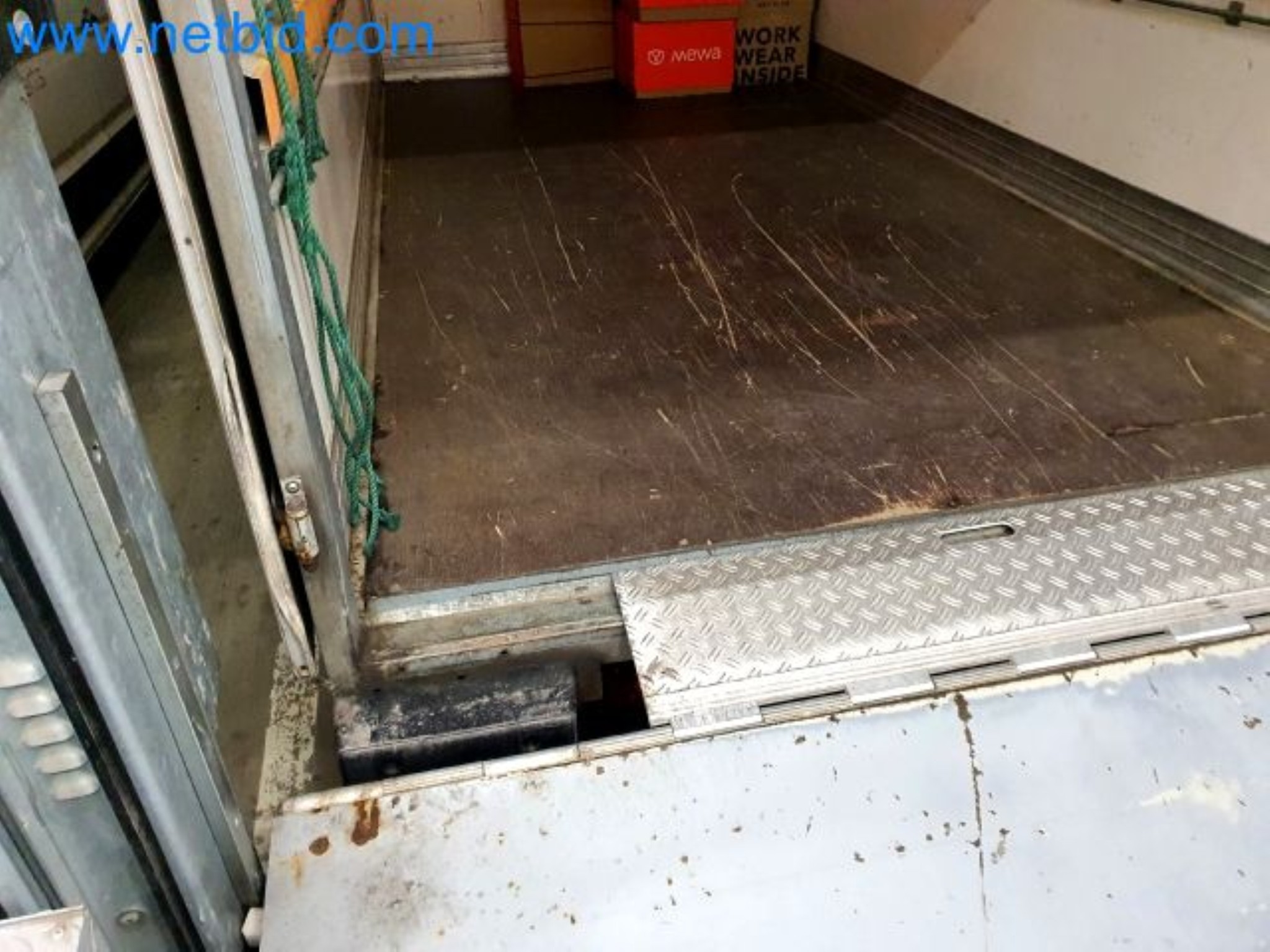 Przewoźnik paczek-23