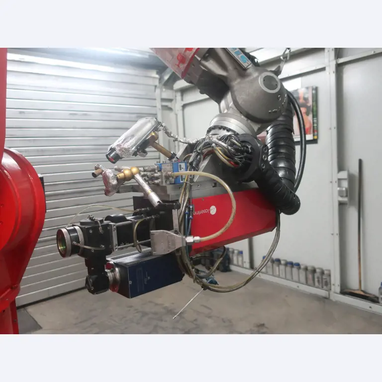 Stroje a systémy pro tváření kovů, nástroje pro ocel, hliník a kompozitní materiály-12