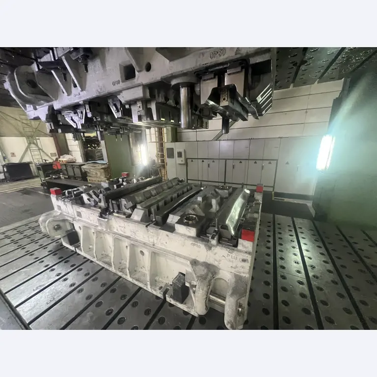 Stroje a systémy pro tváření kovů, nástroje pro ocel, hliník a kompozitní materiály-14