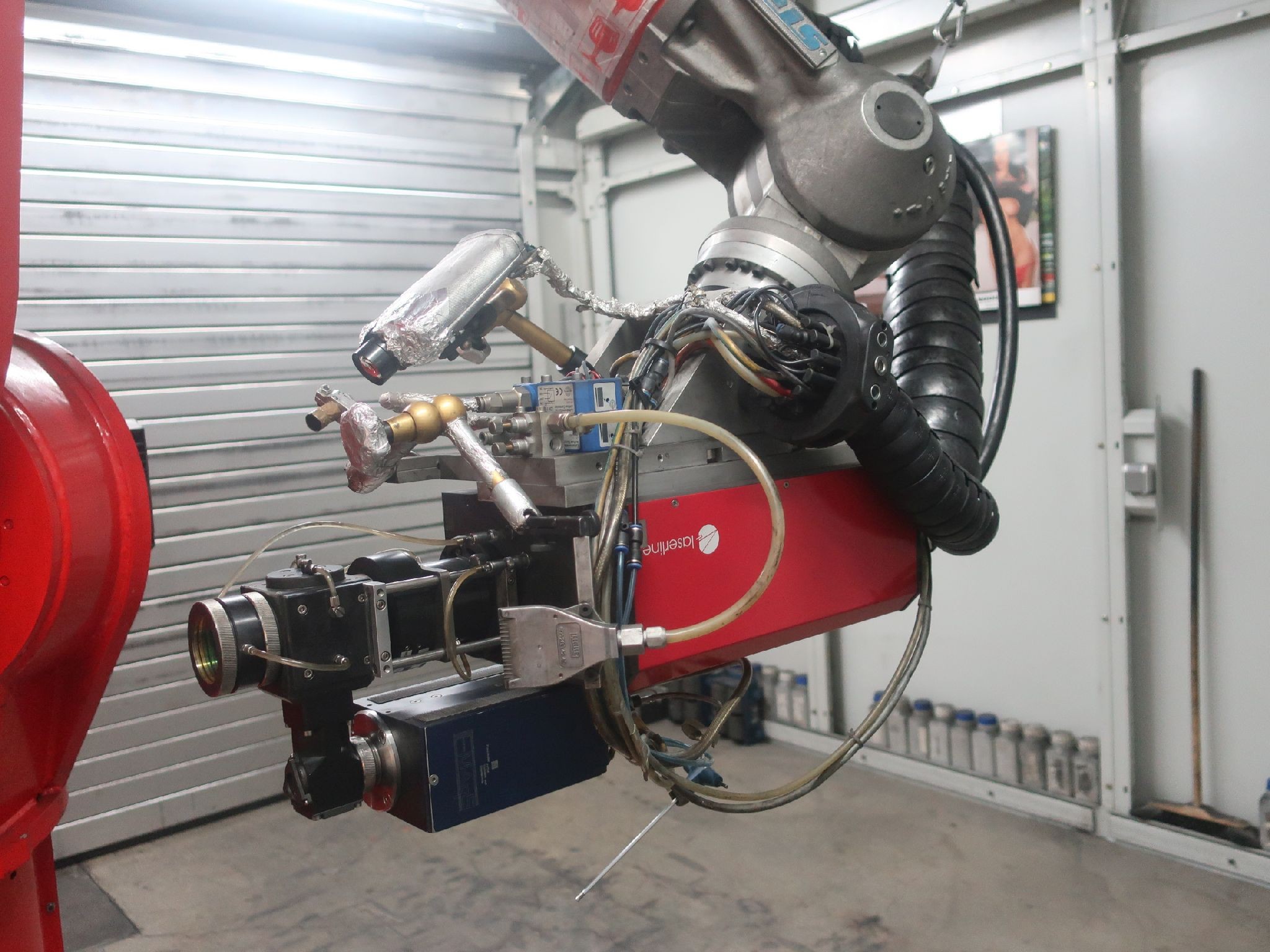 Todos los activos de EMO Orodjarna d.o.o. (maquinaria y equipos, así como bienes inmuebles).-12