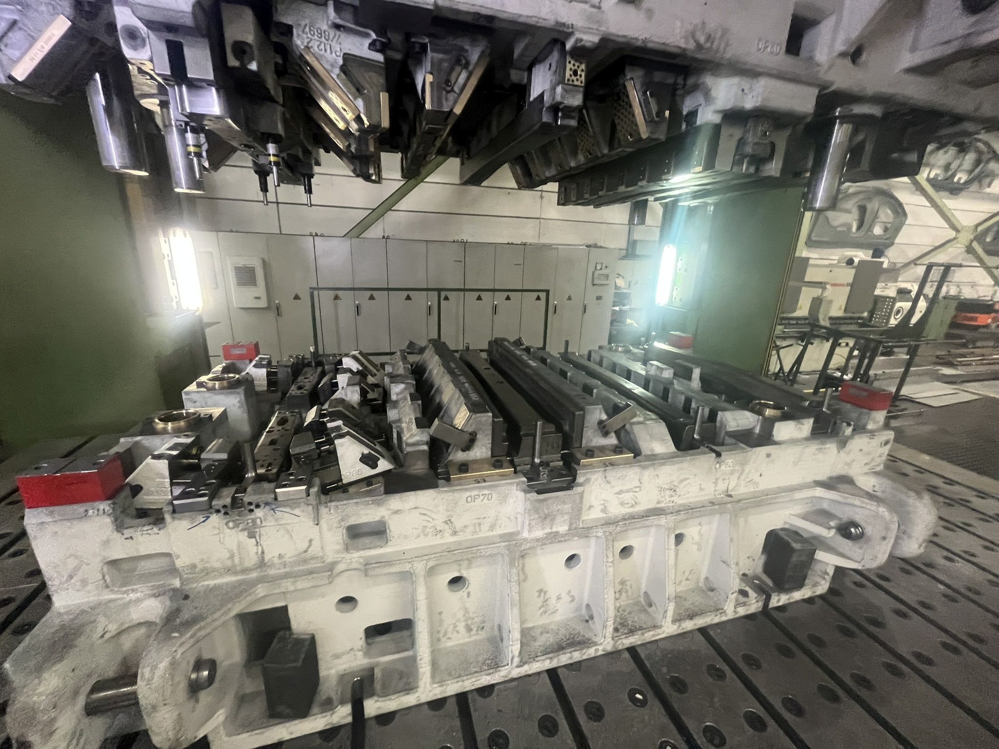 Todos los activos de EMO Orodjarna d.o.o. (maquinaria y equipos, así como bienes inmuebles).-18