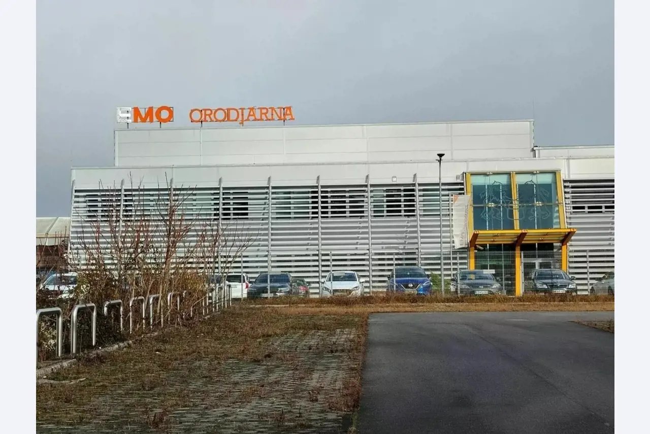 Das gesamte Vermögen der EMO Orodjarna d.o.o. (Maschinen und Anlagen – sowie Immobilien)-35