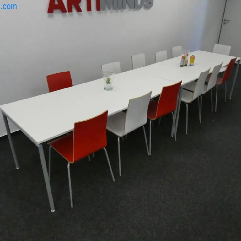 4 Meeting tables