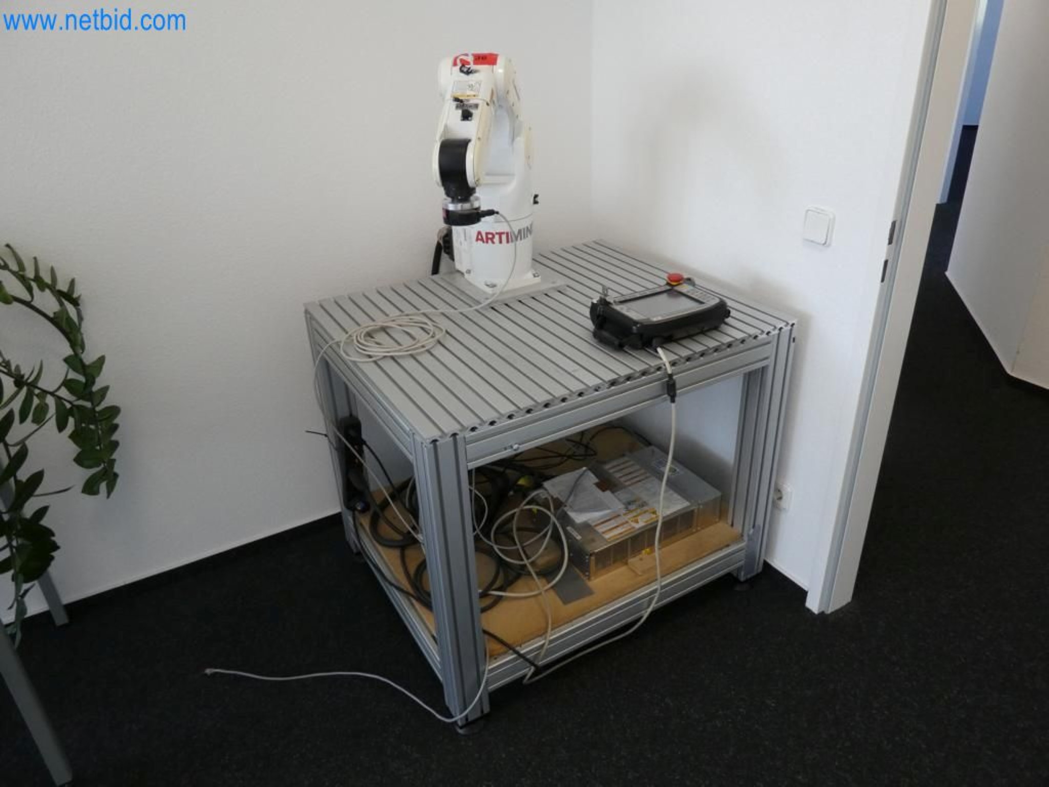 Lekkie roboty, roboty uniwersalne, systemy kamer-1