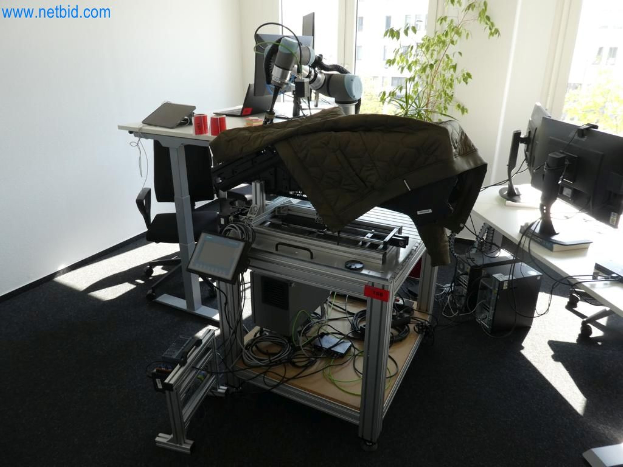 Lekkie roboty, roboty uniwersalne, systemy kamer-5