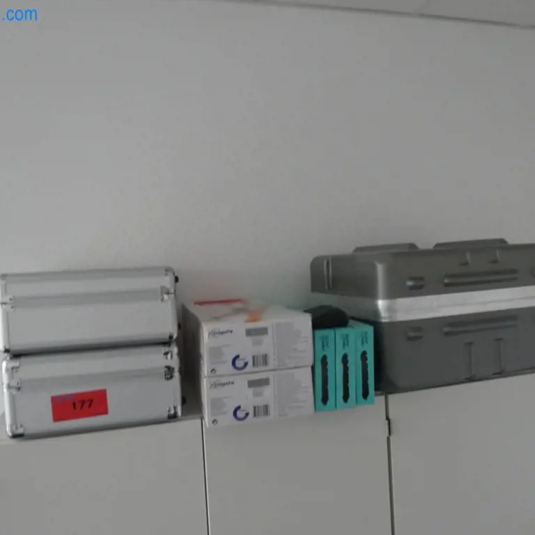1 Posten Exhibition equipment