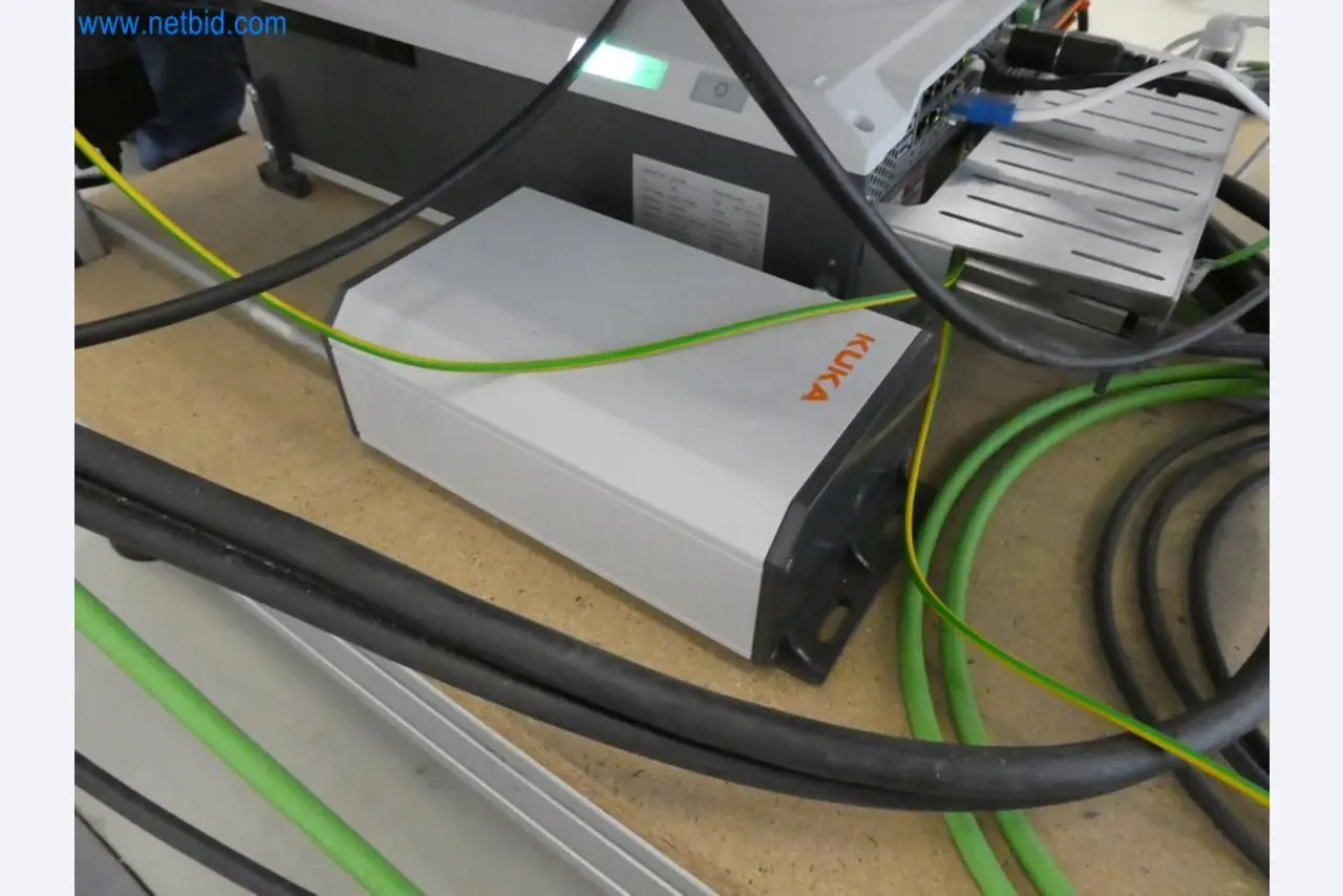 Lekkie roboty, roboty uniwersalne, systemy kamer-1