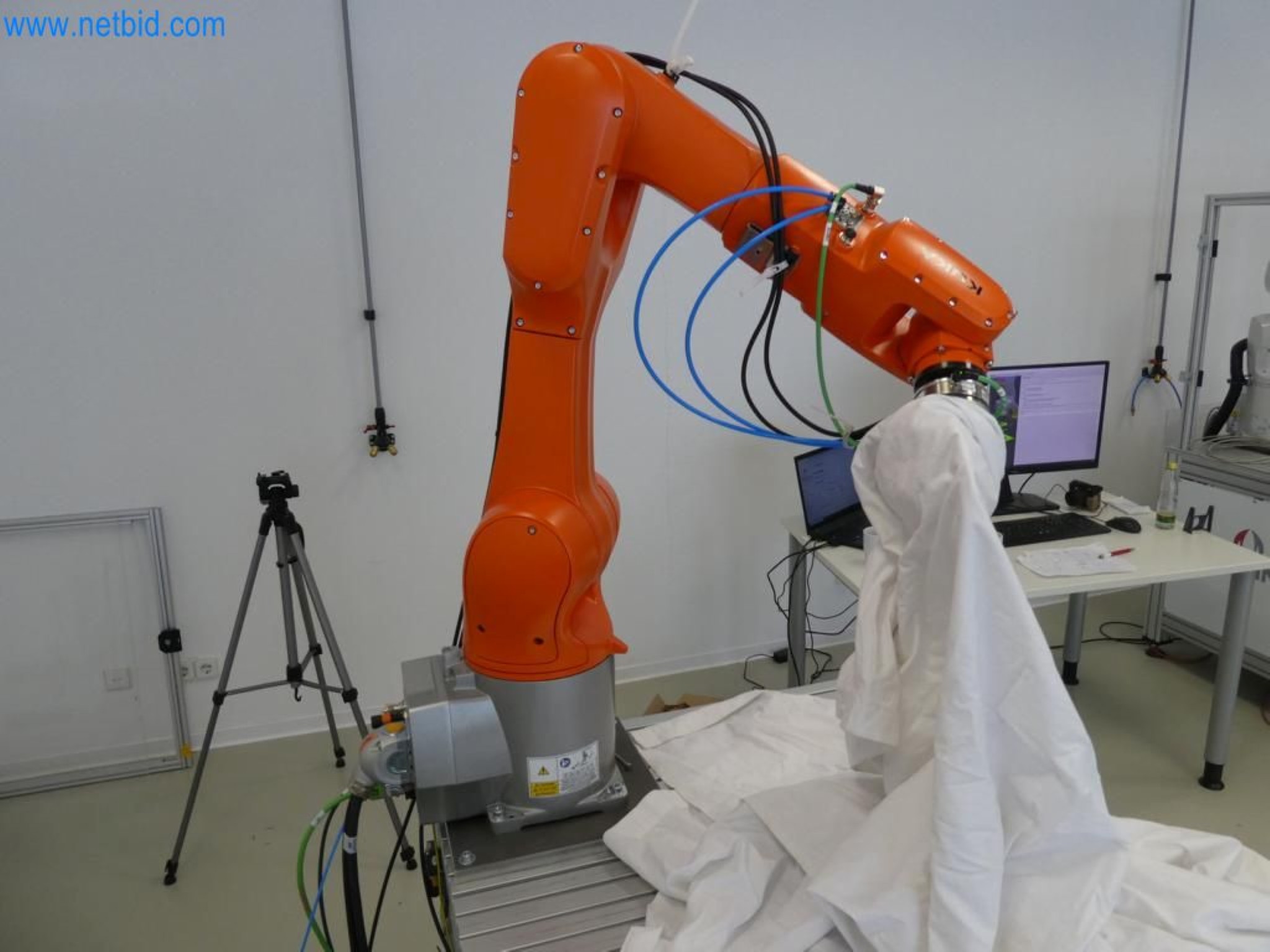 Lekkie roboty, roboty uniwersalne, systemy kamer-3