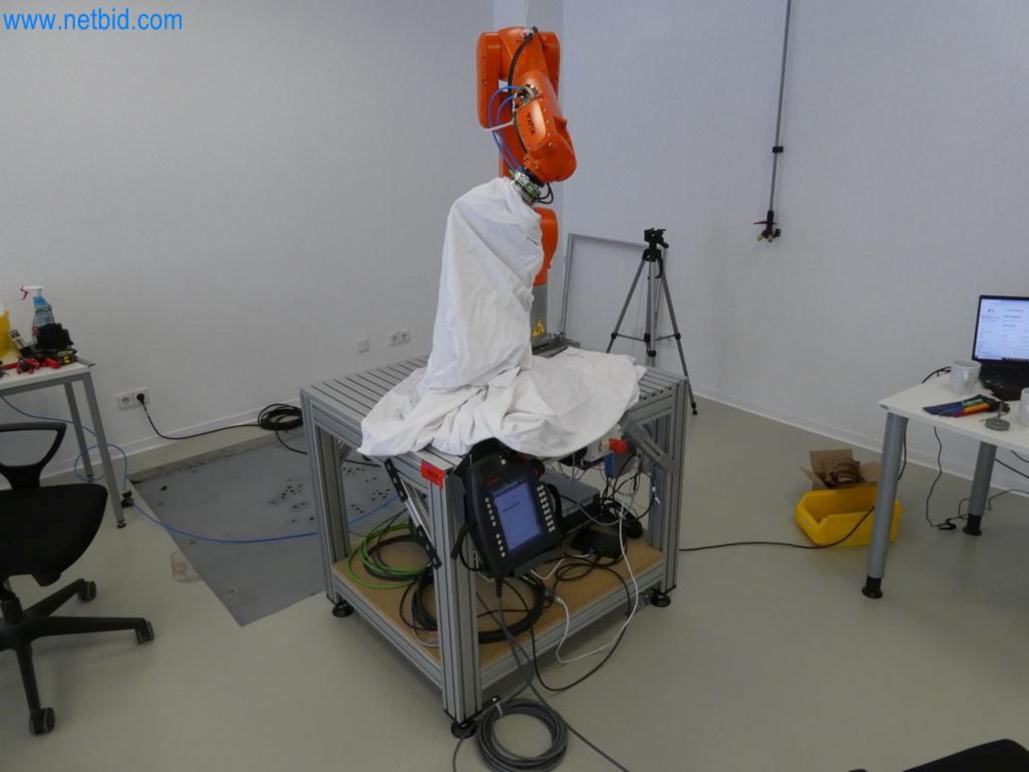 Lekkie roboty, roboty uniwersalne, systemy kamer-4