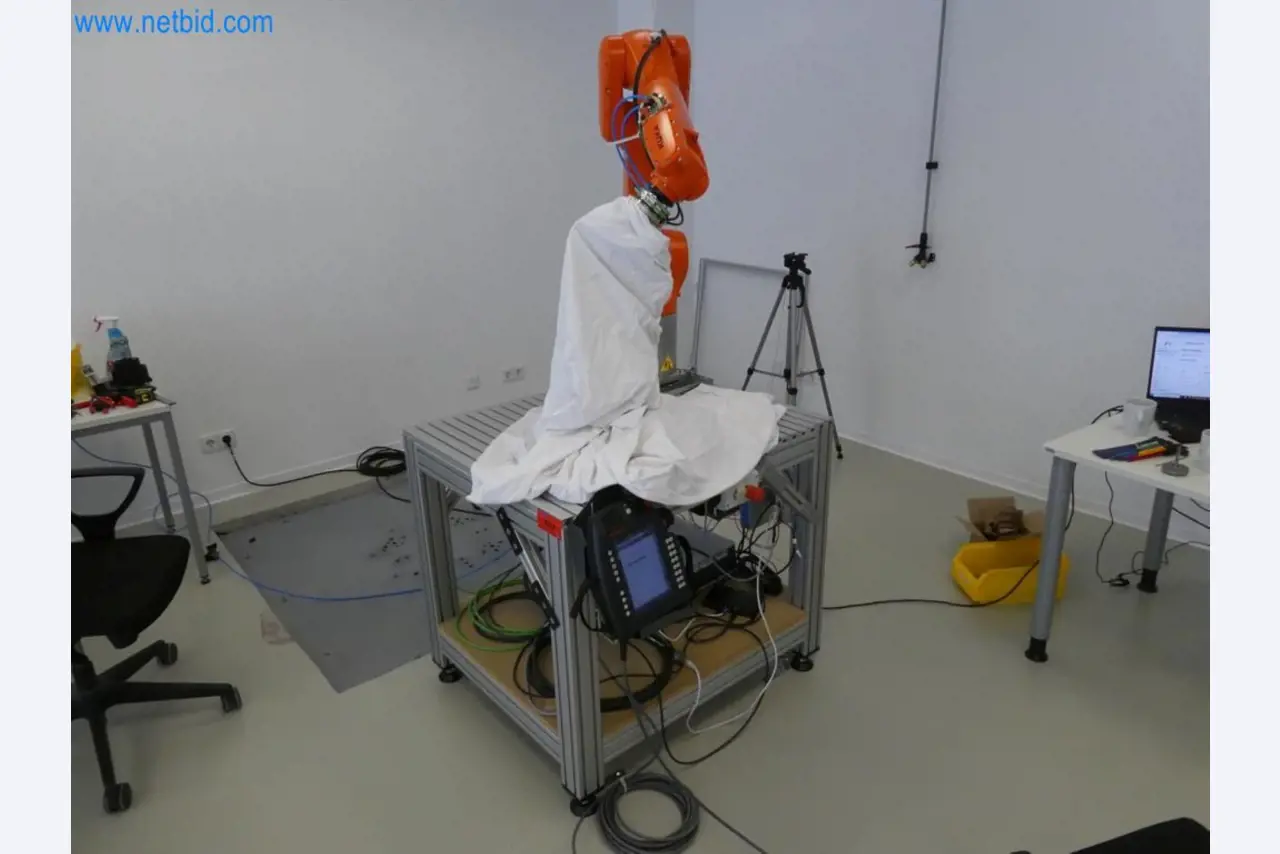 Lekkie roboty, roboty uniwersalne, systemy kamer-4