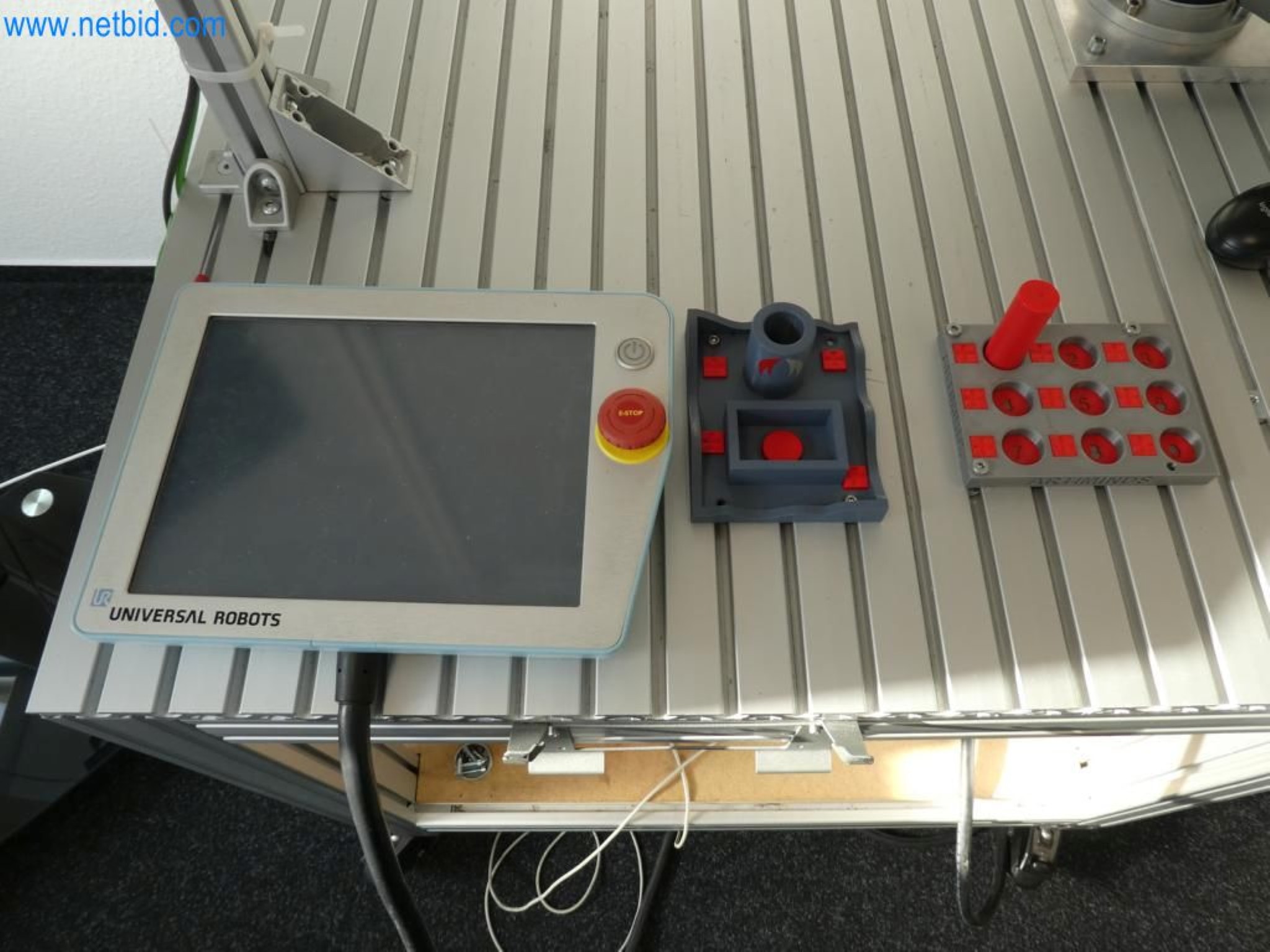 Lekkie roboty, roboty uniwersalne, systemy kamer-4