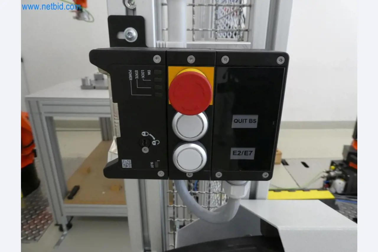 Lekkie roboty, roboty uniwersalne, systemy kamer-3